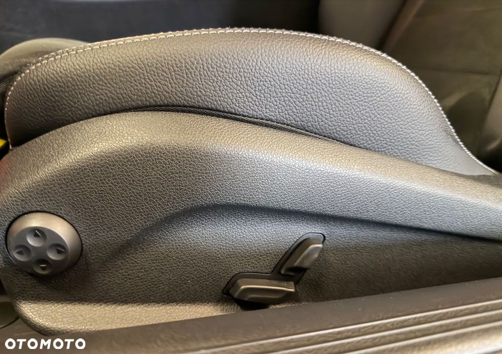 Mercedes-Benz Klasa E 200 4-Matic 9G-TRONIC - 16