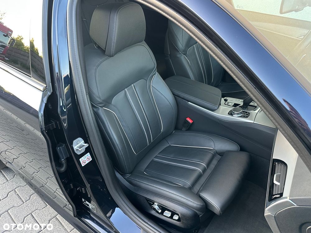 BMW Seria 5 530e xDrive M Sport sport - 22
