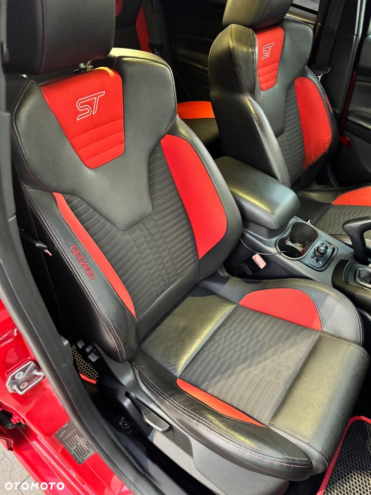 Ford Focus ST - 13