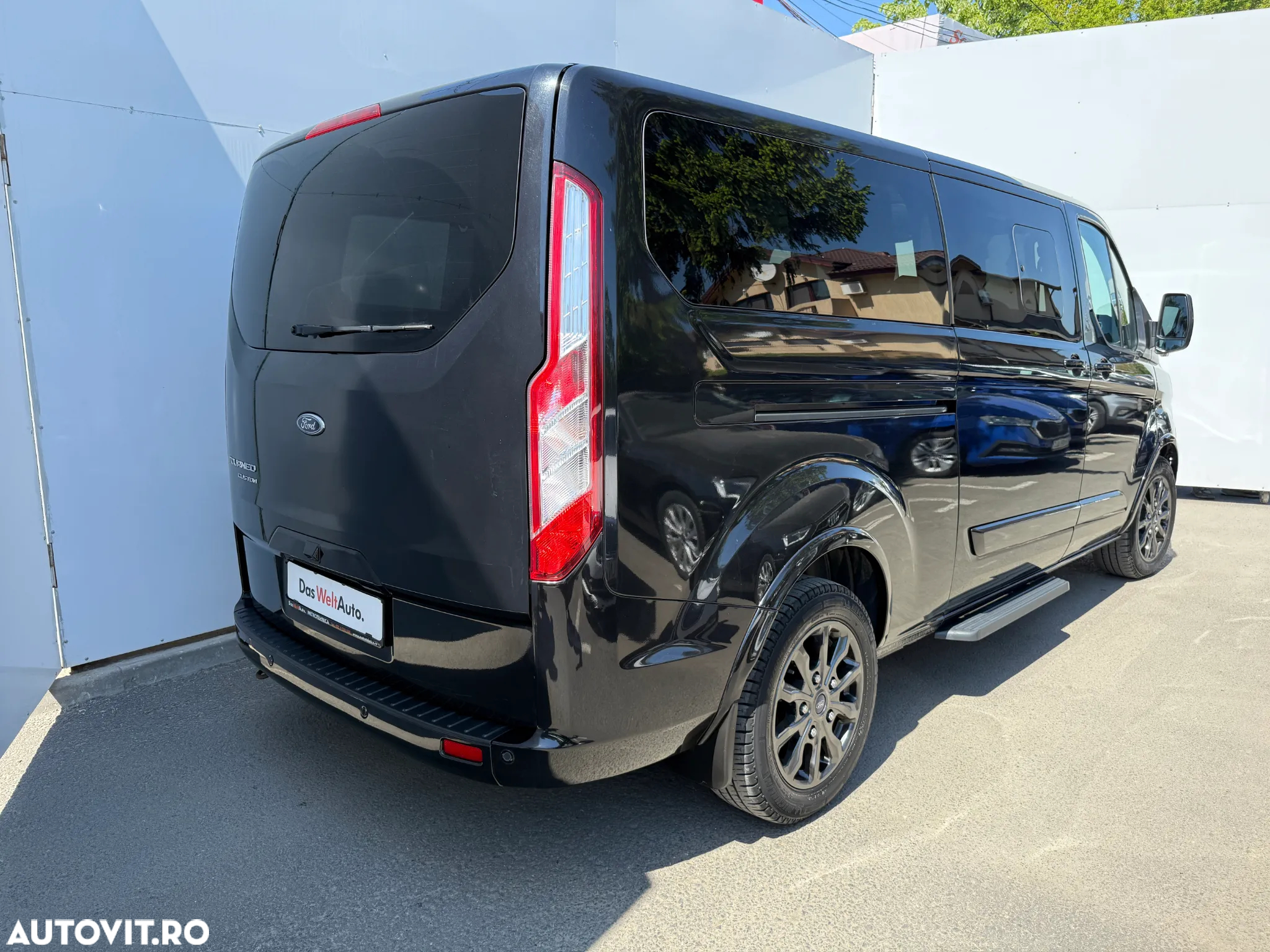 Ford Tourneo Custom Bus 320 2.0 EcoBlue 185 CP L2H1 Titanium Aut. - 6