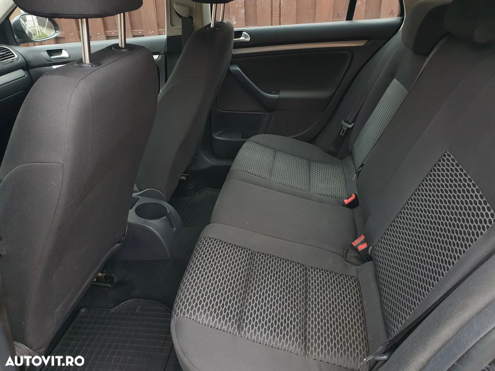 Volkswagen Golf 1.6 TDI DPF BlueMotion - 11