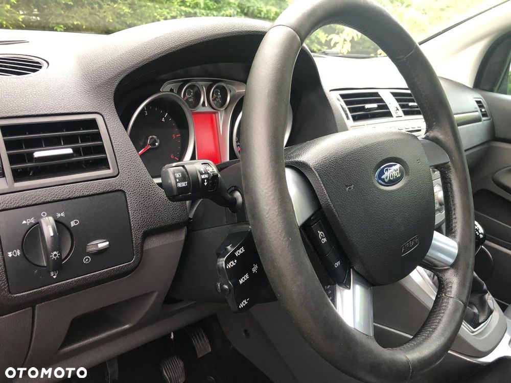 Ford Kuga 2.0 TDCi Titanium FWD - 12