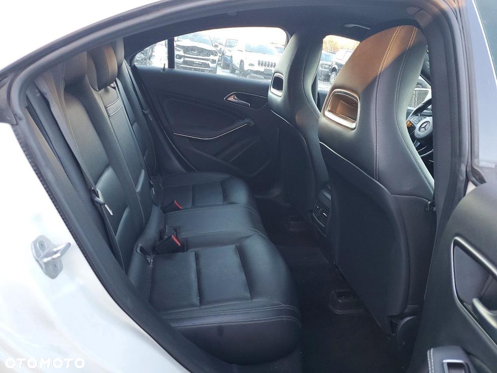 Mercedes-Benz CLA 250 4Matic 7G-DCT - 9