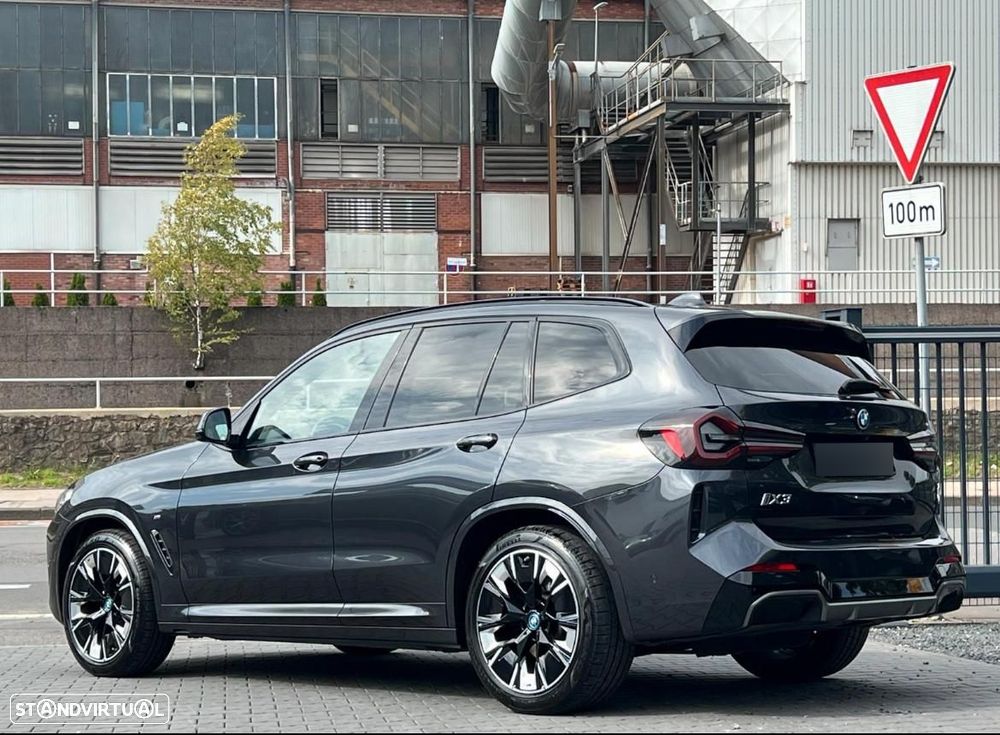 BMW iX3 M Sport Impressive - 1