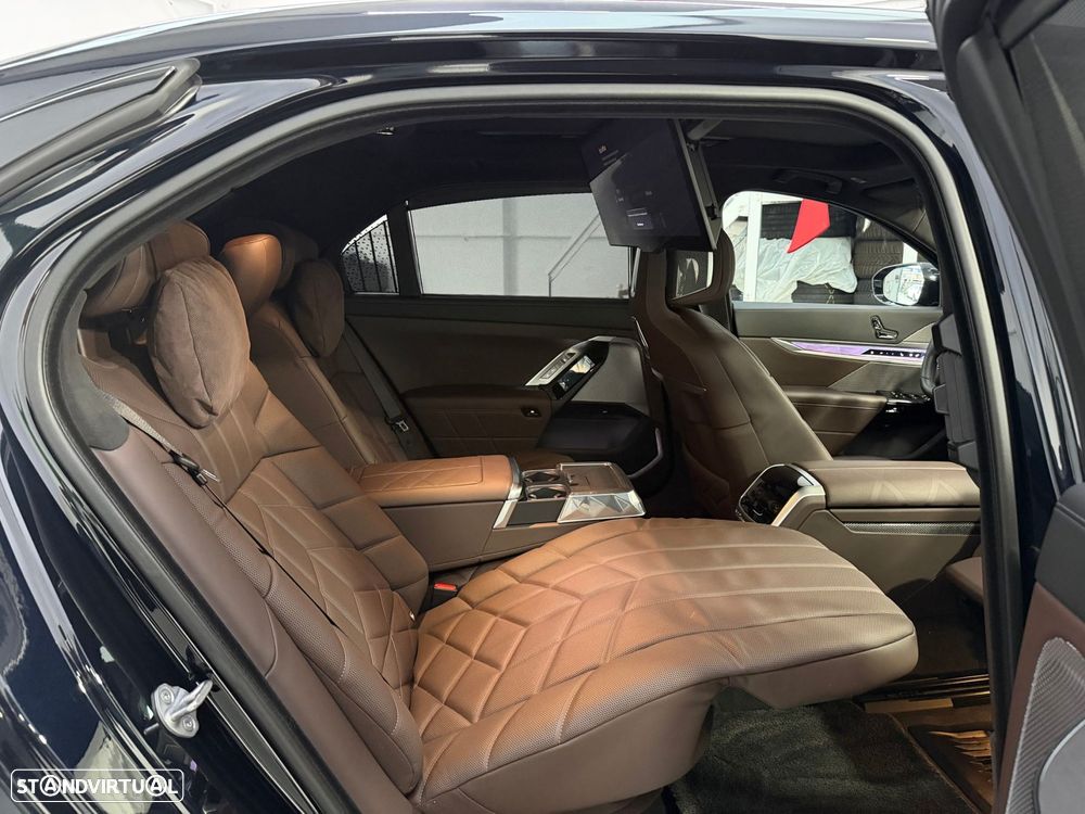 BMW 760 M760e xDrive - 27