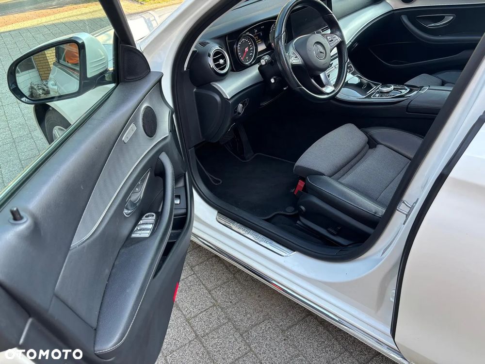 Mercedes-Benz Klasa E 250 9G-TRONIC - 17