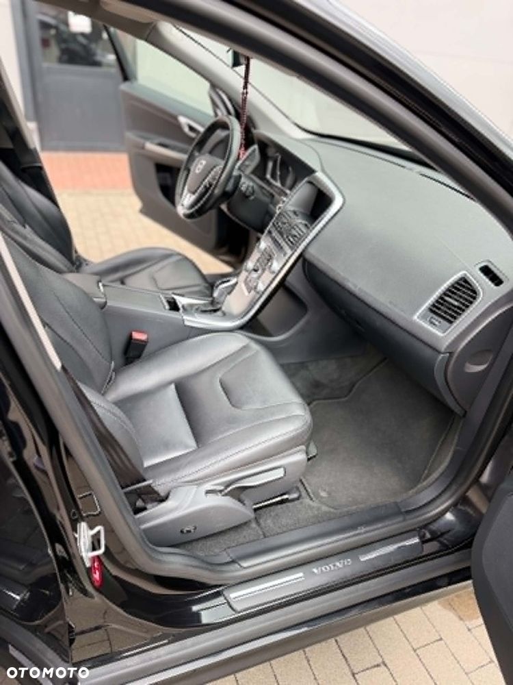 Volvo XC 60 D4 AWD Geartronic Momentum - 22