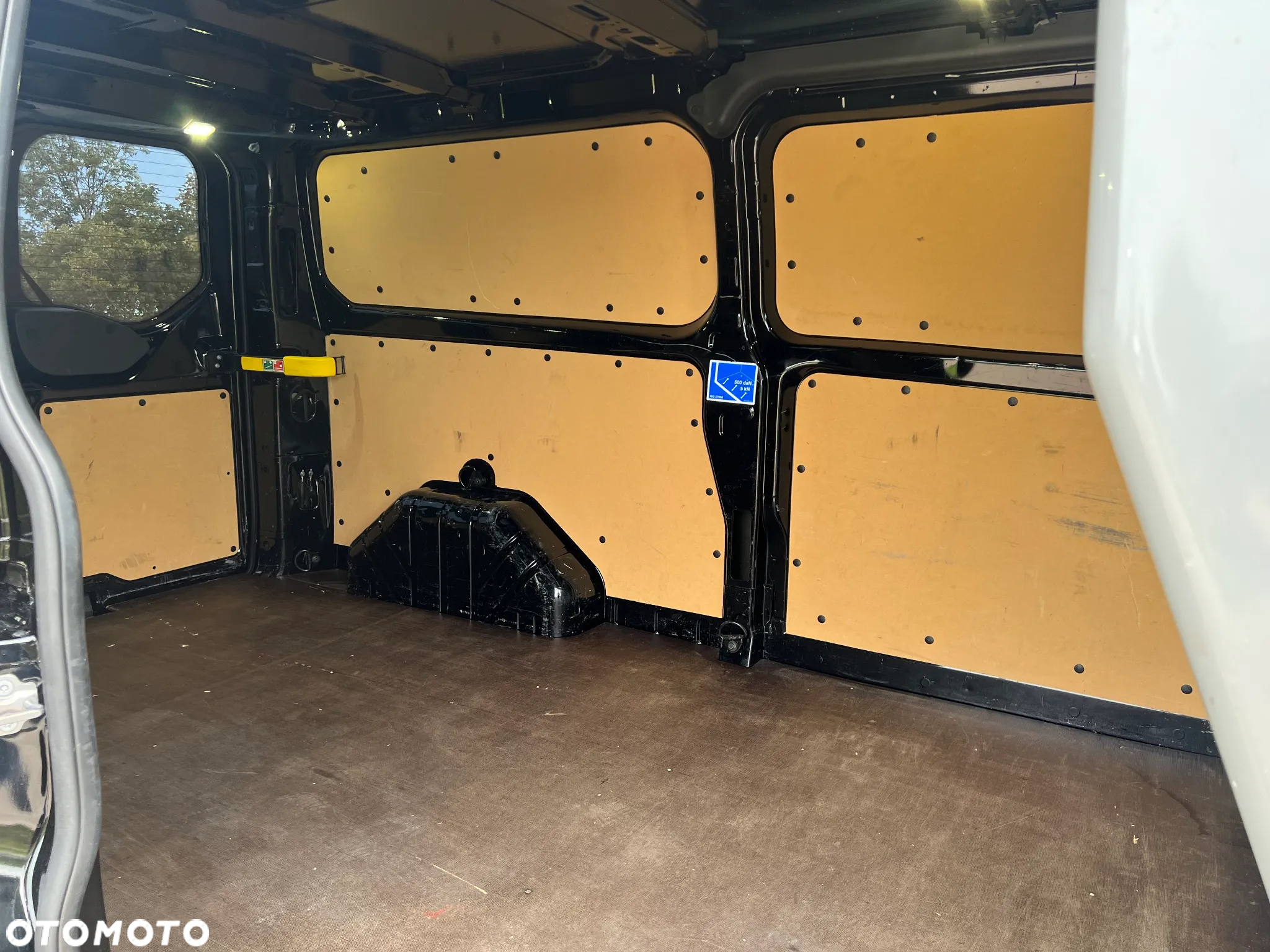 Ford TRANSIT CUSTOM - 12