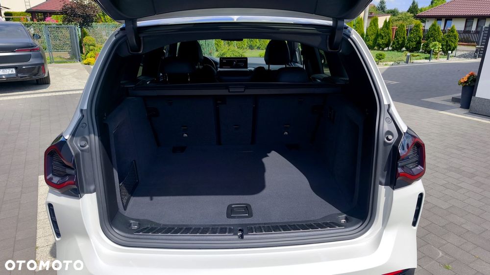BMW iX3 80kWh Impressive - 13