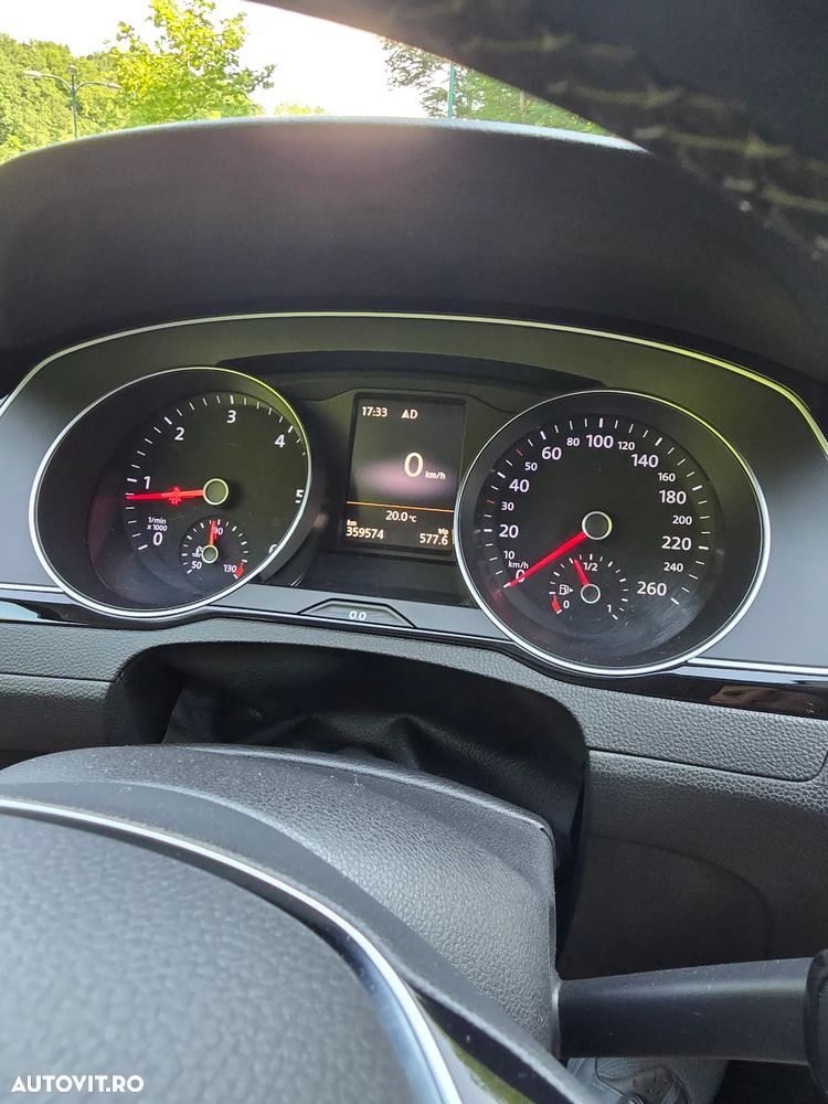 Volkswagen Passat 2.0 TDI Highline - 39