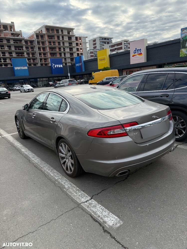 Jaguar XF 4.2 V8 Premium Luxury - 5