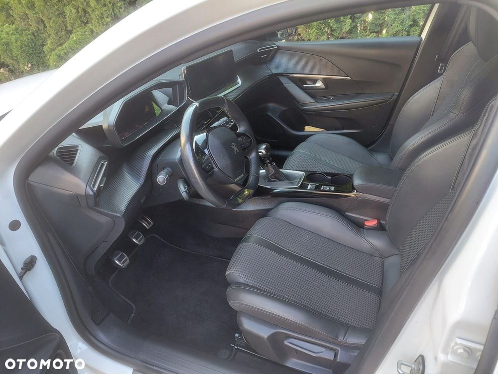 Peugeot 208 - 13