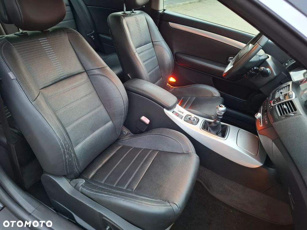 Renault Laguna dCi 180 FAP GT - 28