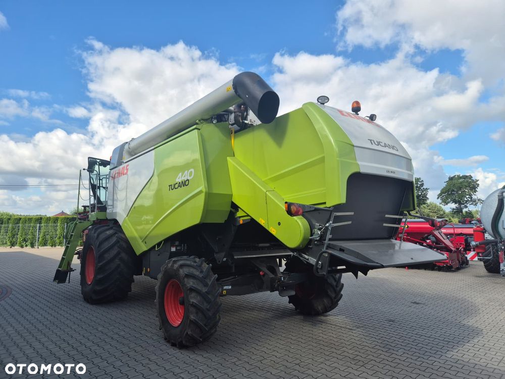 Claas Tucano 440 z hederem Vario 620 i przystawką do kukurydzy Olimac - 7