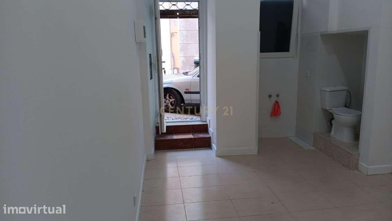 Loja Renovada em Arroios – Oportunidade Única - Grande imagem: 3/8
