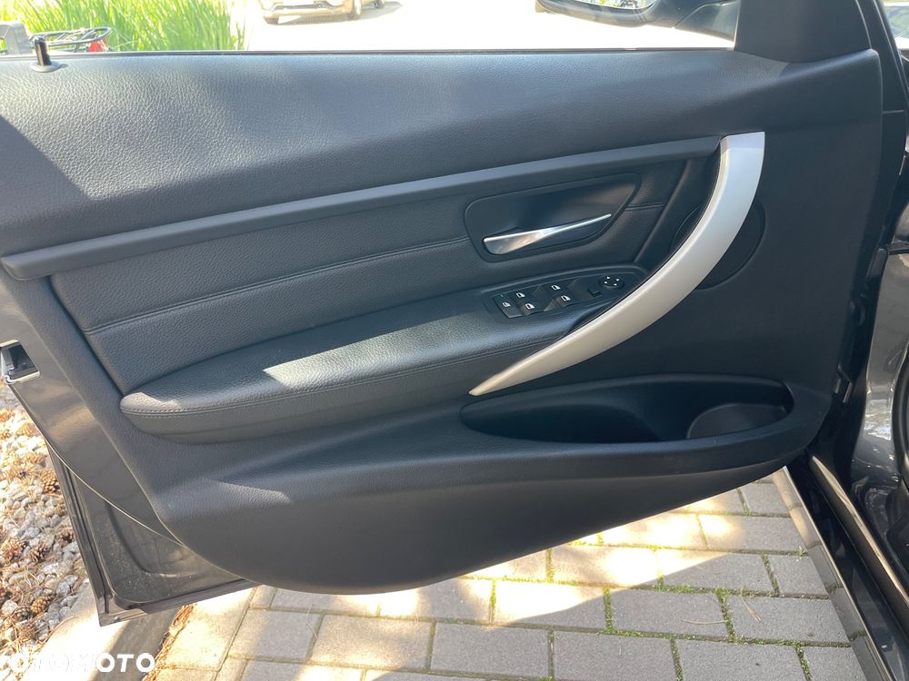 BMW Seria 3 320i - 9