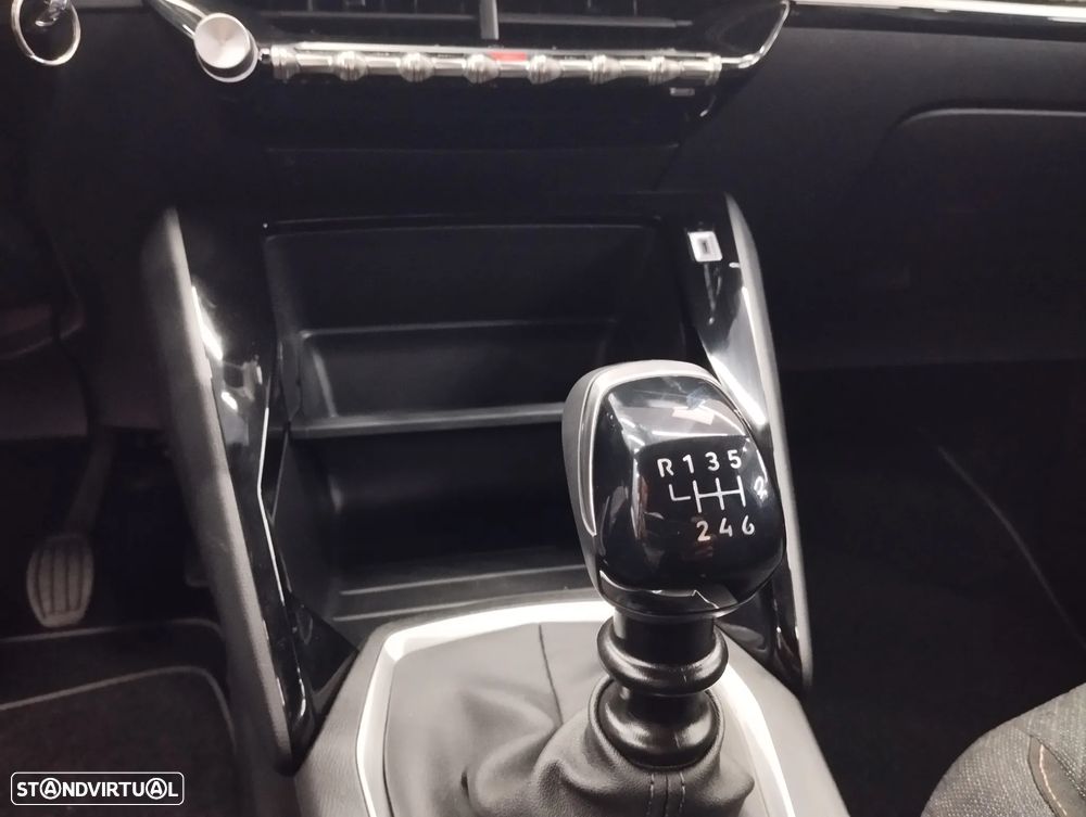 Peugeot 2008 1.2 PureTech Style - 31