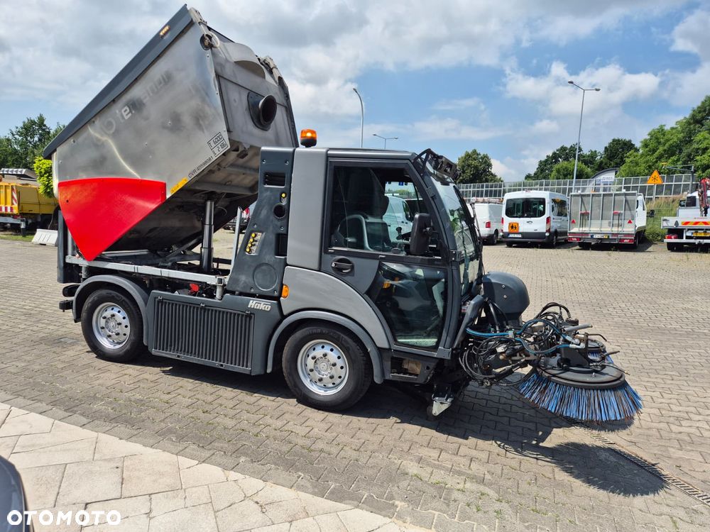 Hako Citymaster 2200 / ZAMIATARKA DROGOWA / KOMPAKTOWA ZAMIATARKA / SERWISOWANA / 2 MIEJSCA / EURO 6 / IDEALNA DO MIASTA I CHODNIKI / BEZWYPADKOWA / MOŻLIWOŚĆ TRANSPORTU - 29