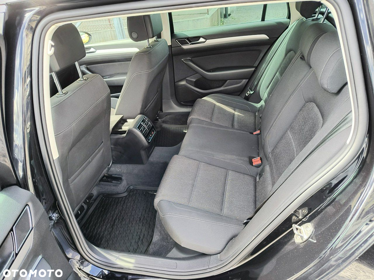 Volkswagen Passat - 14