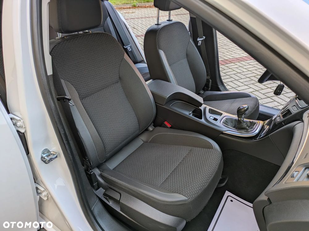 Opel Insignia ver-sports-tourer-2-0-diesel-edition - 24