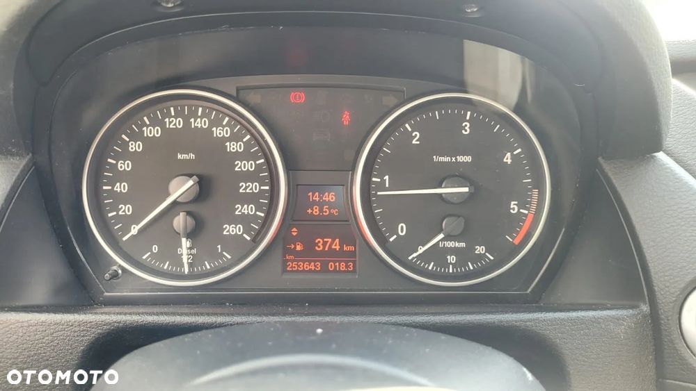 BMW X1 xDrive18d - 16