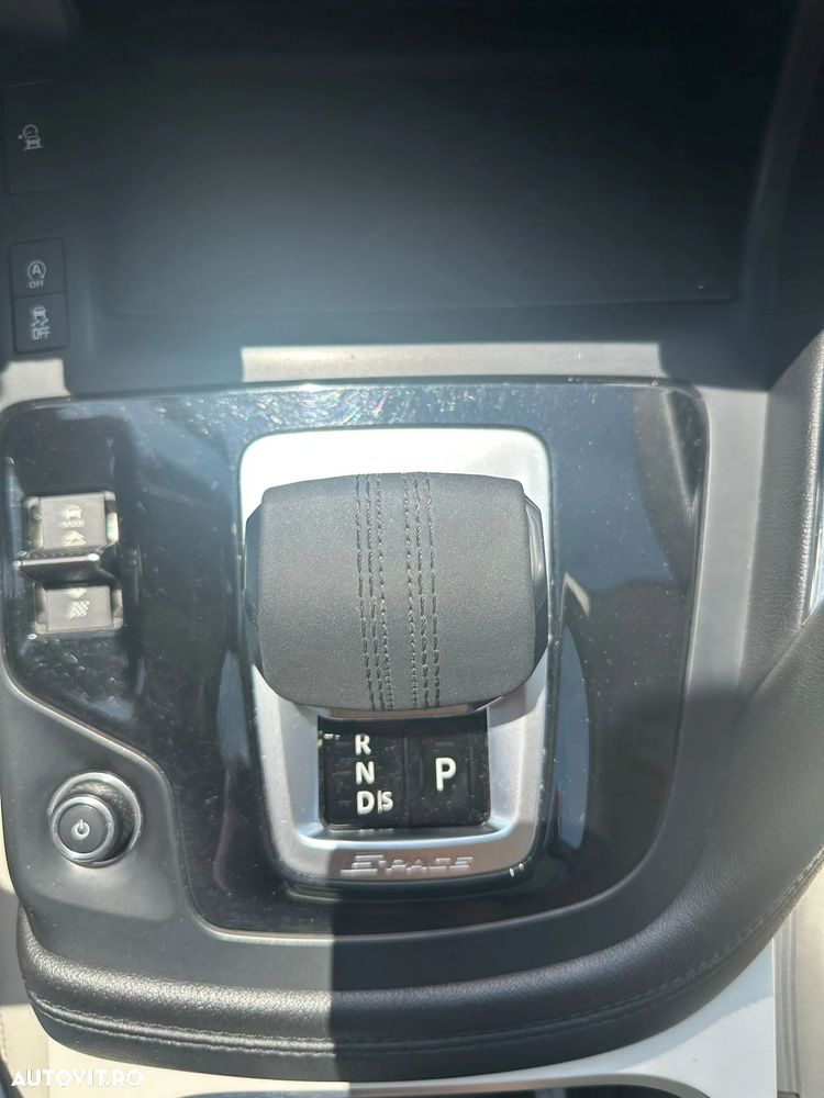 Jaguar E-Pace P200 AWD R-Dynamic - 8