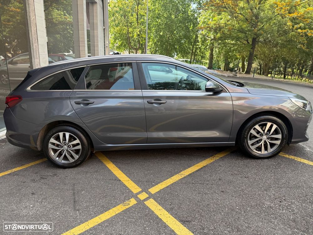 Hyundai i30 SW 1.6 CRDi Style+Navi - 4