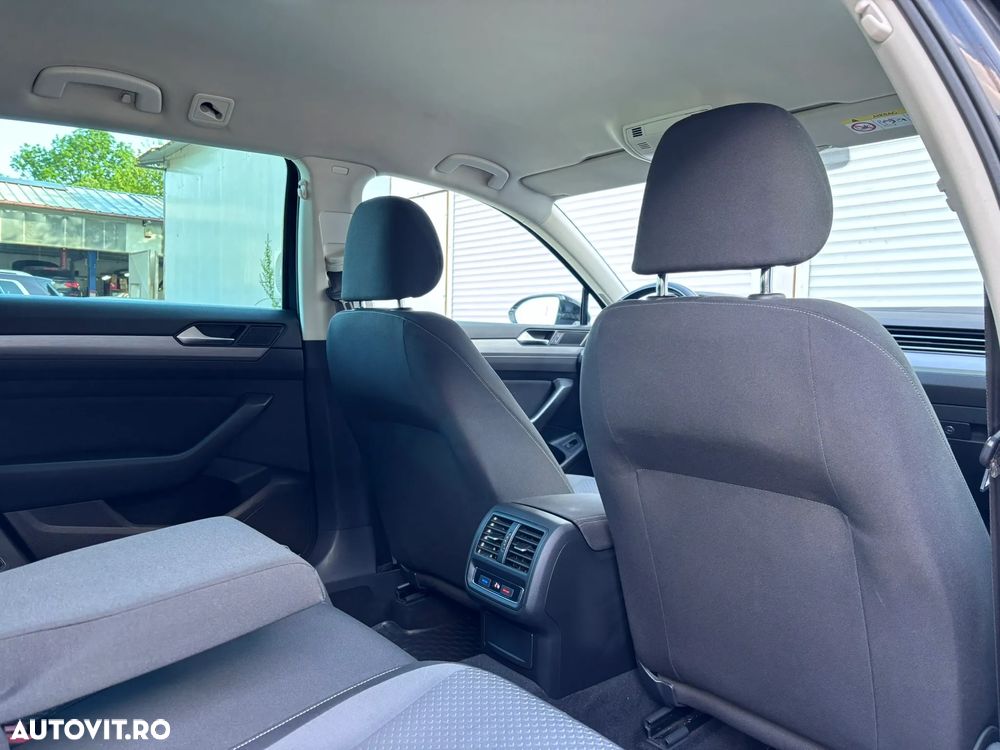 Volkswagen Passat 2.0 TDI DSG Comfortline - 27