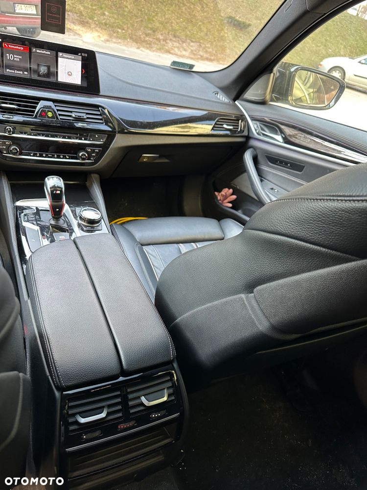 BMW Seria 5 M550i xDrive sport - 22