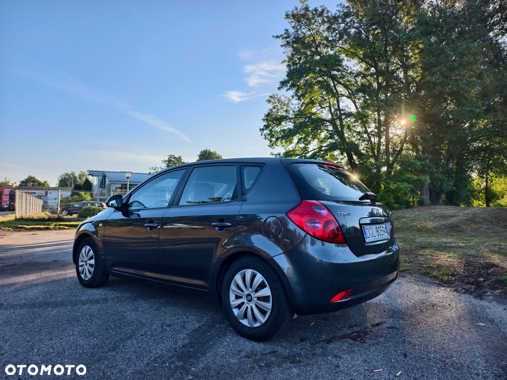 Kia Ceed - 16