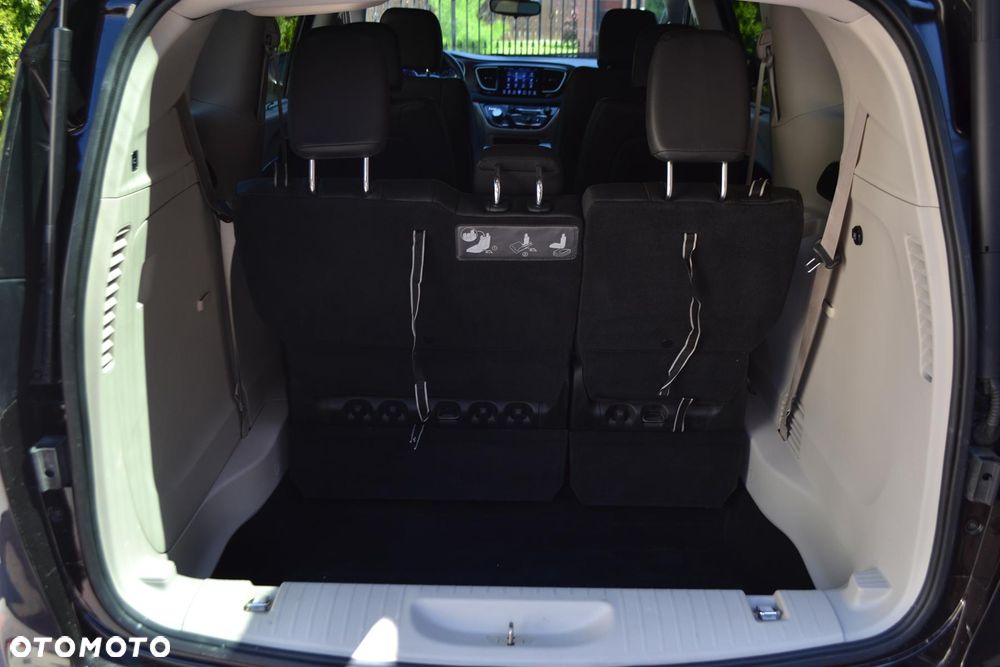 Chrysler Pacifica - 26