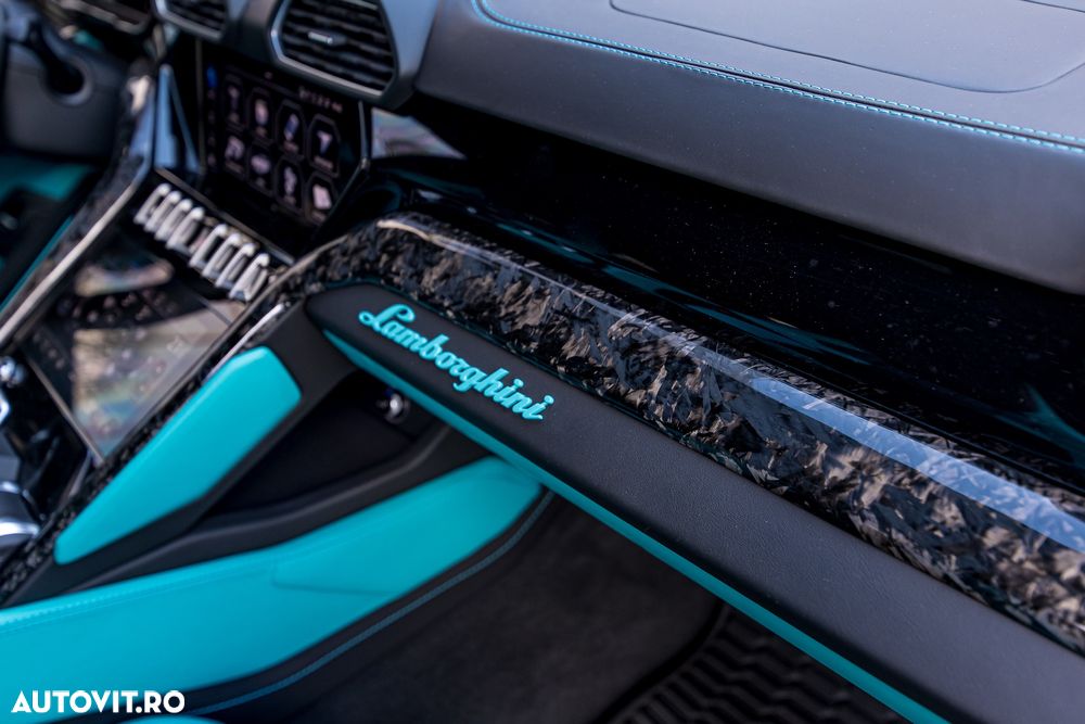 Lamborghini URUS - 35