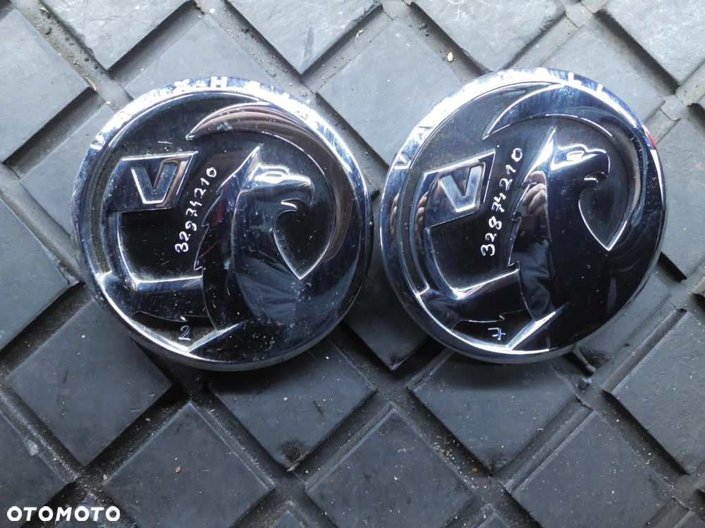 LOGO PRZYCISK KLAPY TYLNEJ OPEL ASTRA J IV HB 39061716 - 1