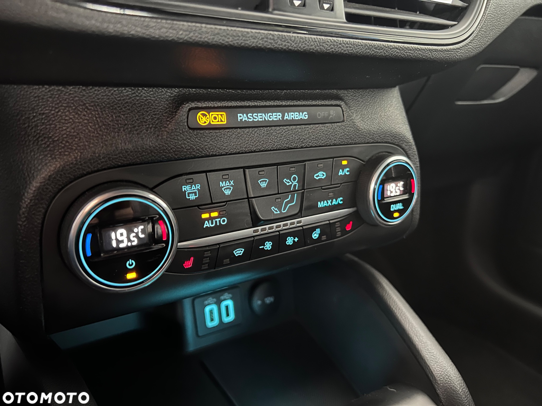 Ford Focus 1.0 EcoBoost ST-Line X - 23