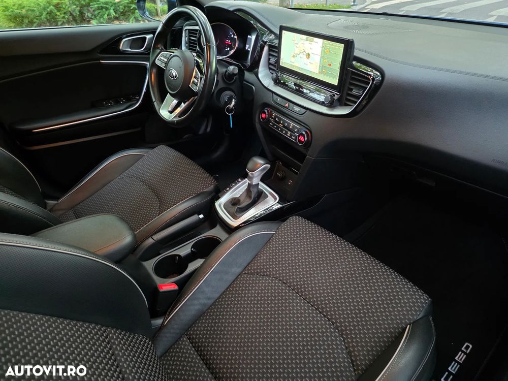 Kia Ceed 1.6 CRDi Eco-Dynamics+ (48V Mild-Hybrid) DCT7 GT Line - 10