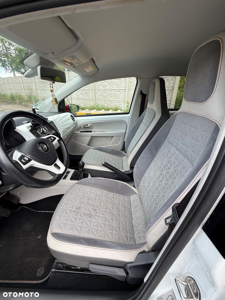 Volkswagen up! (BlueMotion Technology) beats - 11