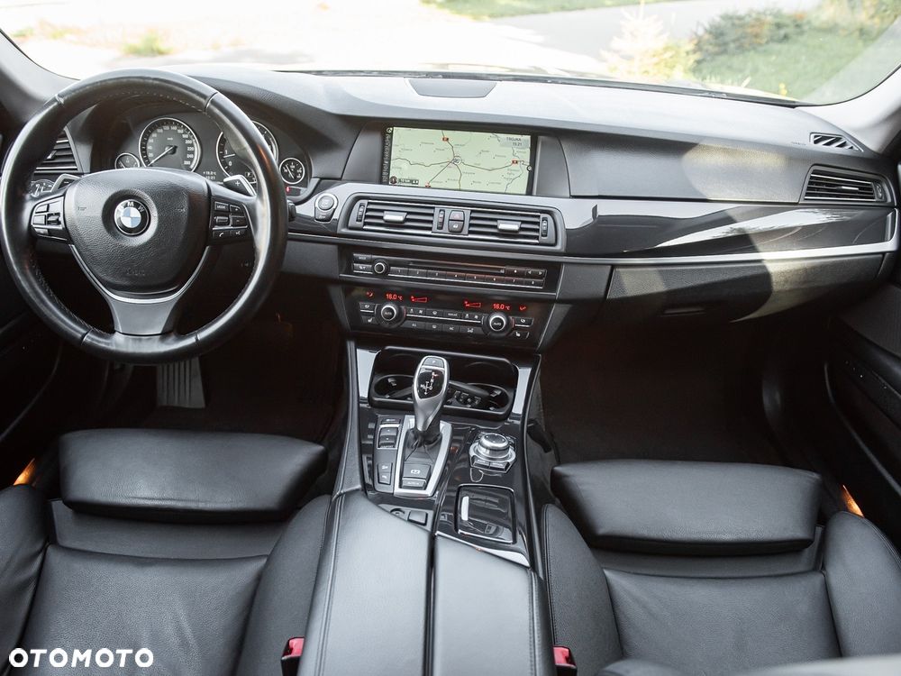 BMW Seria 5 528i xDrive Sport-Aut Luxury Line - 26