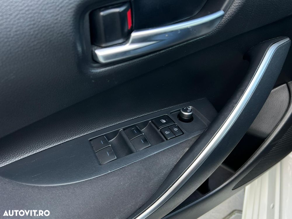 Toyota Corolla 1.8 HSD Business - 32