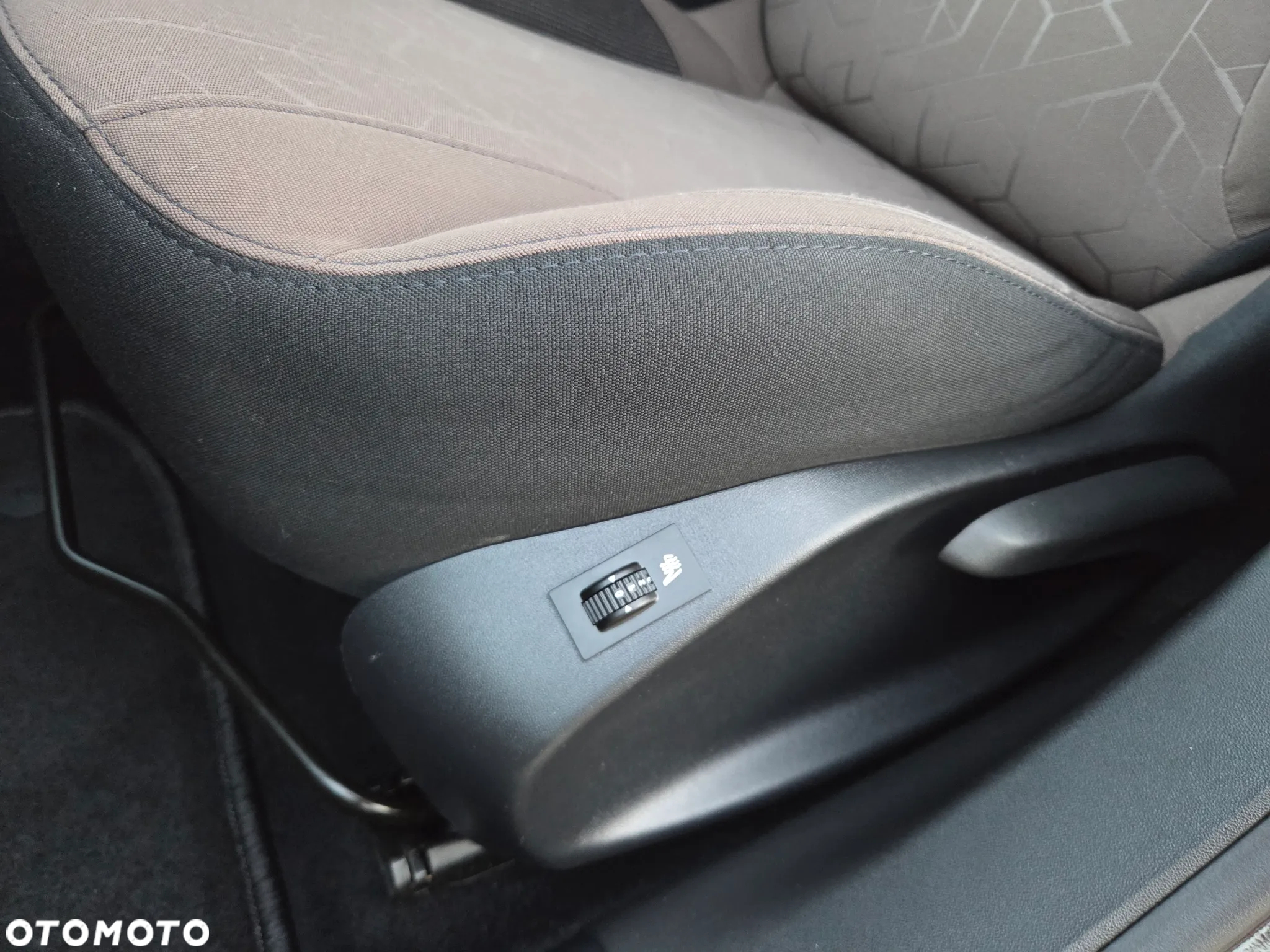 Peugeot 2008 e-HDi FAP 92 STOP & START Allure - 25