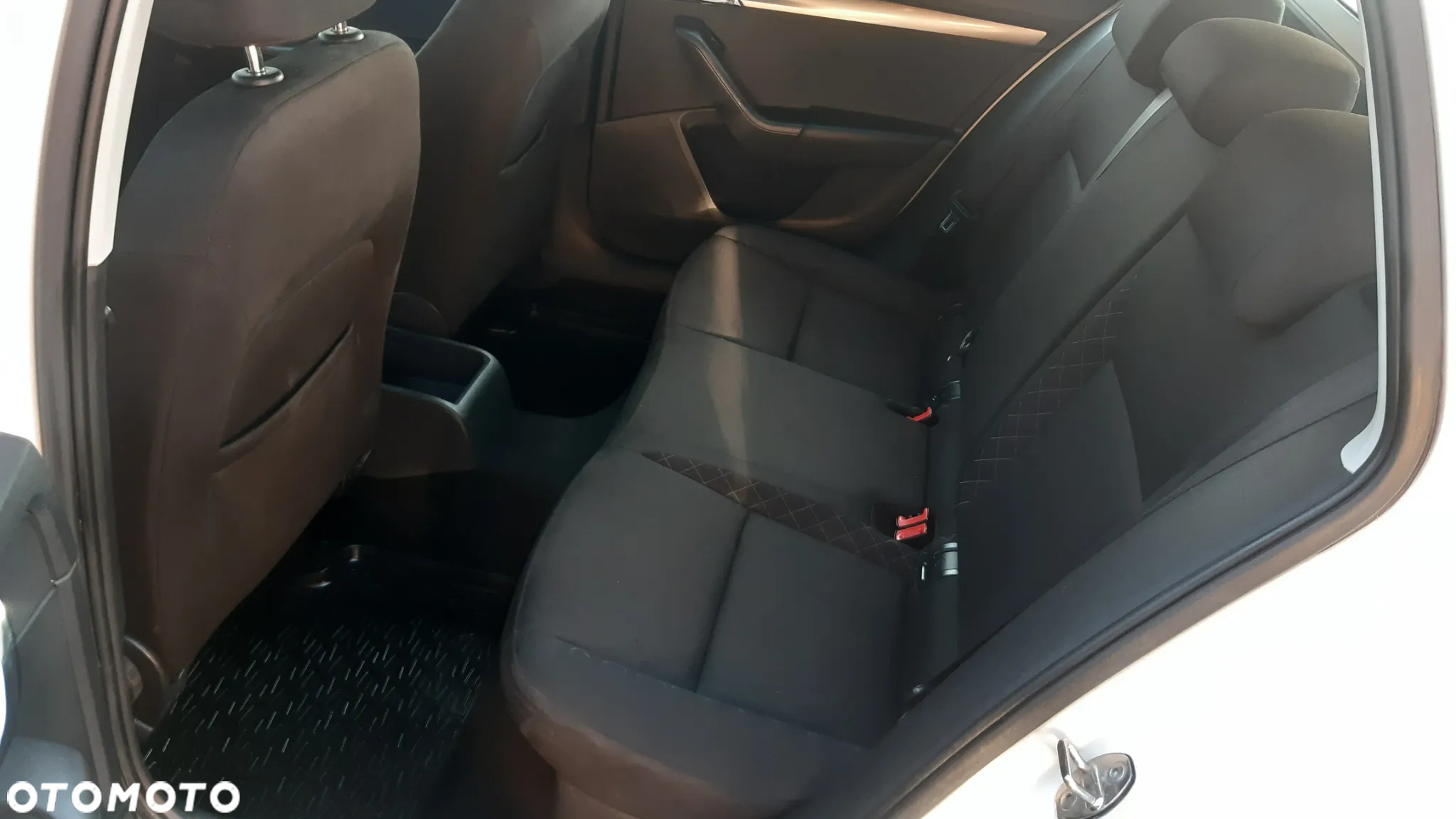 Skoda Octavia 1.6 TDI DSG Ambition - 11