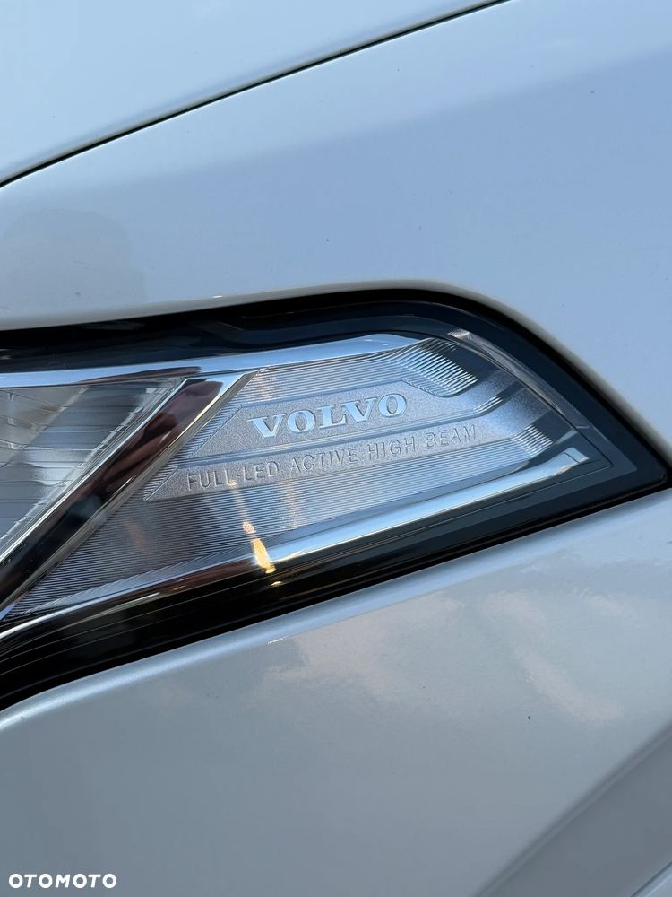 Volvo XC 90 D5 AWD Geartronic RDesign - 12