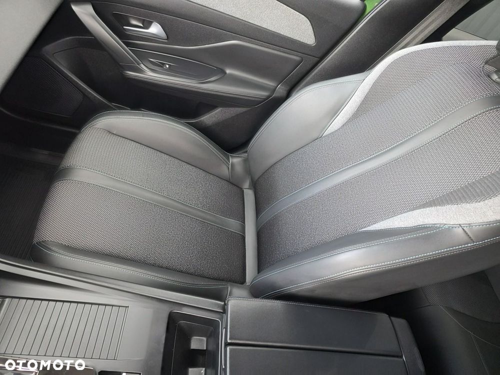 Peugeot 308 1.2 PureTech Allure S&S EAT8 - 17