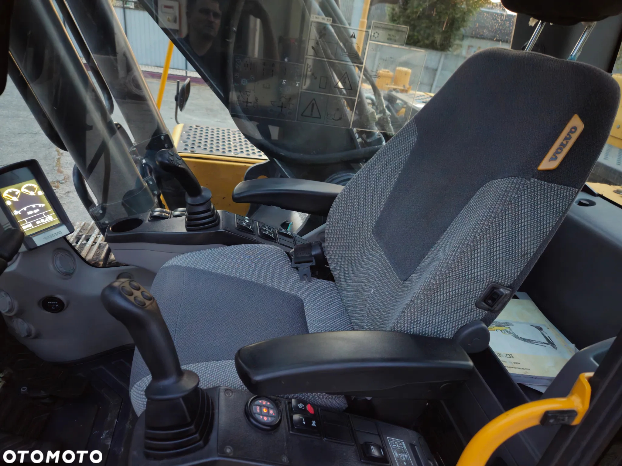 Volvo ec250 - 11