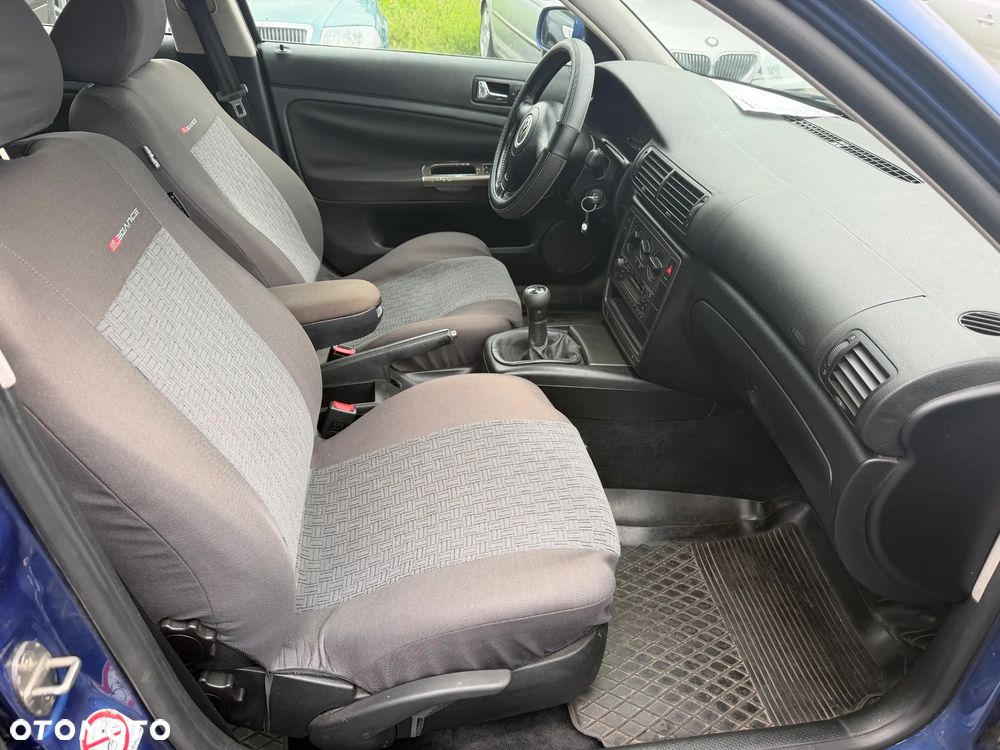 Volkswagen Passat 1.8 Comfortline - 13