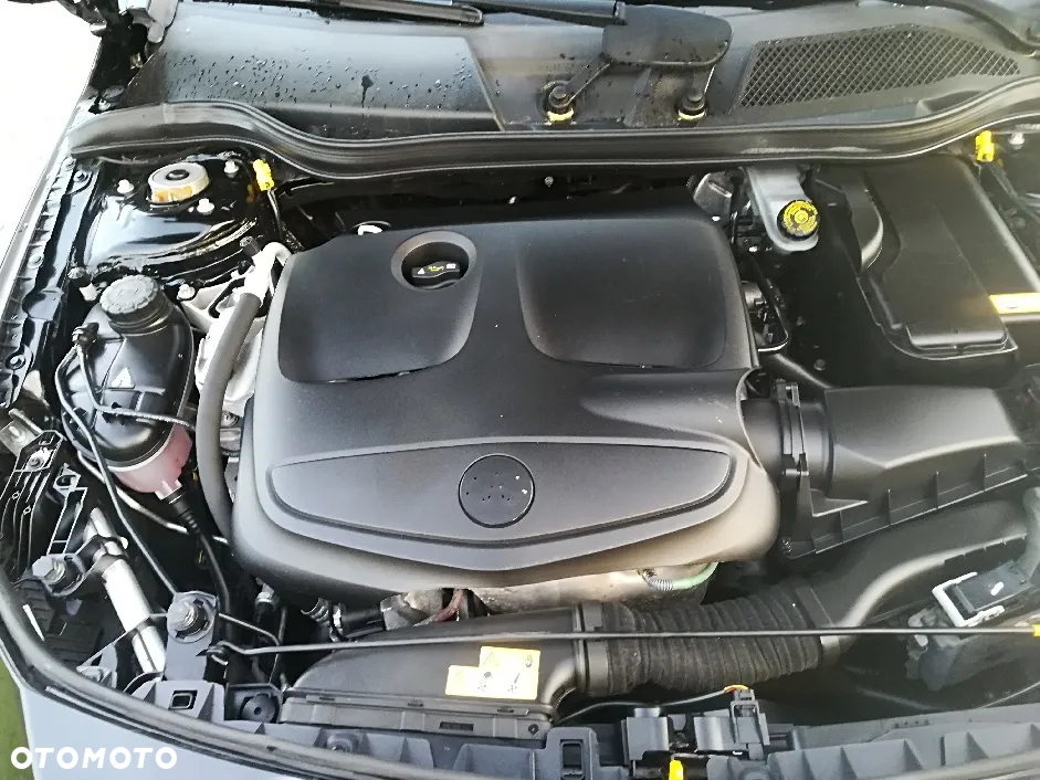 Mercedes-Benz CLA 180 AMG Line - 10