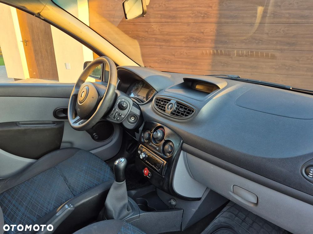 Renault Clio - 23