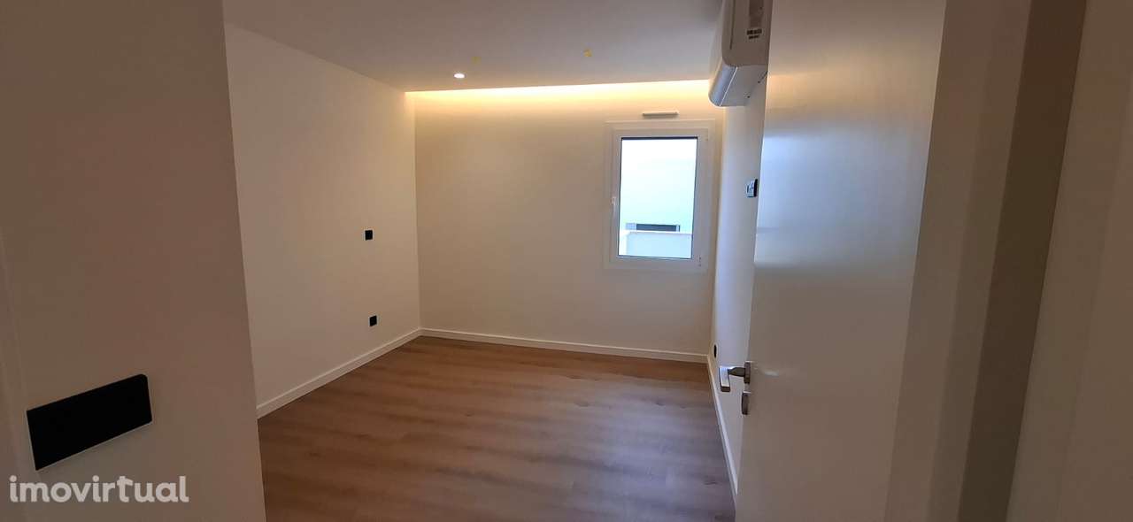 Apartamento T2, em Torres Vedras, com Terraço em prédio com elevador - Grande imagem: 5/12