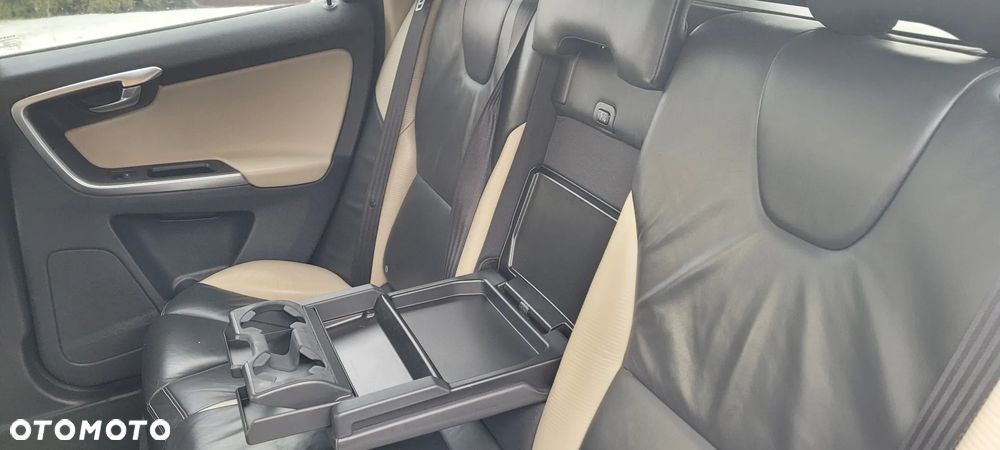 Volvo XC 60 D5 AWD Geartronic Kinetic - 23
