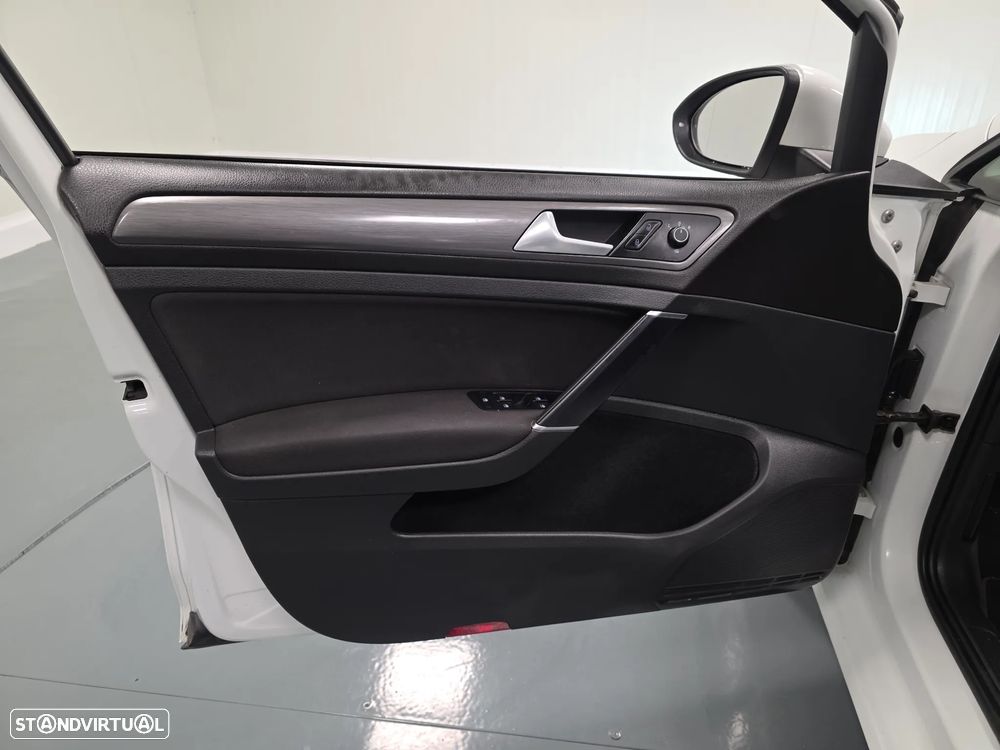 VW e-Golf AC/DC - 26