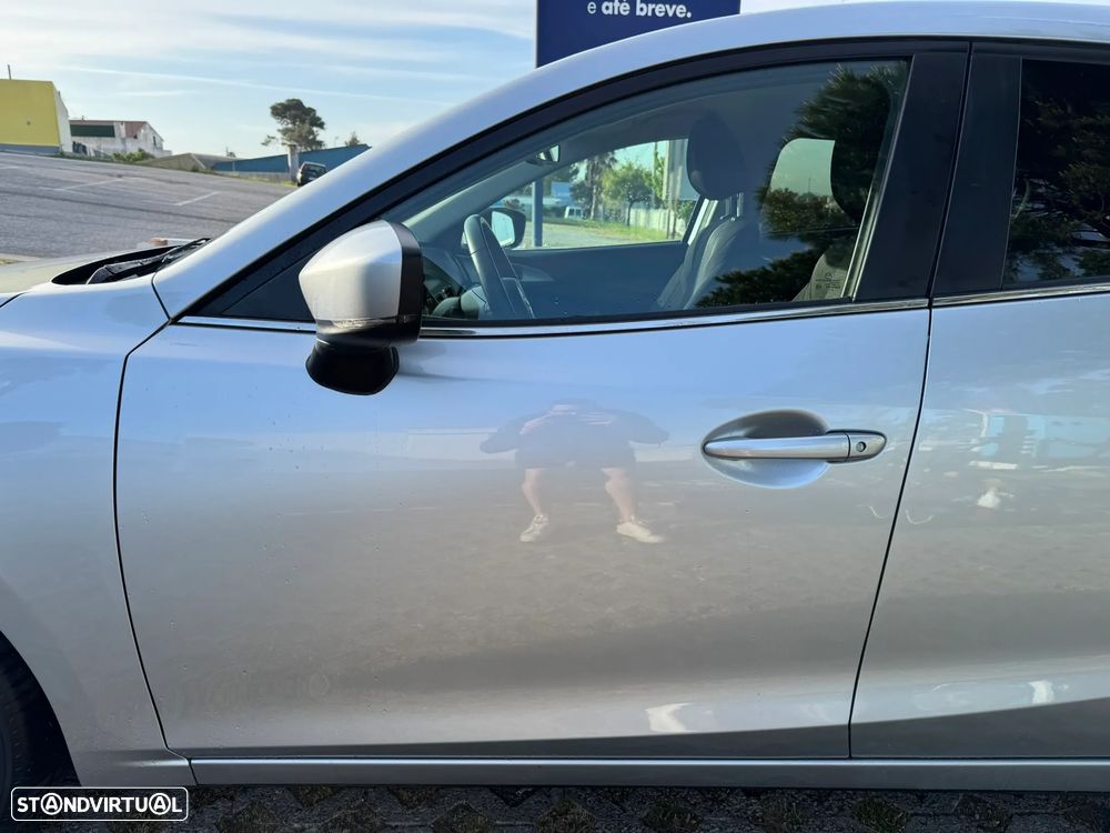 Mazda 3 Hatchback 1.5 Sky-G Evolve Navi - 4